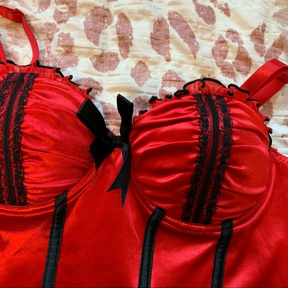 ❌SOLD❌ ❤️ Y2K Morbid Threads Red and Black bustier 😍 - Picture 5 of 7